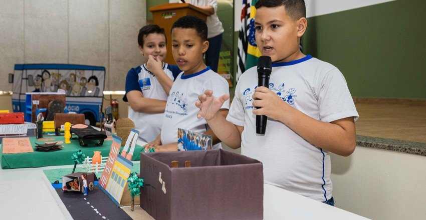 3° lugar (Categoria CERES)  - “Feira de Ciências: Cadeia Produtiva do Sapato”